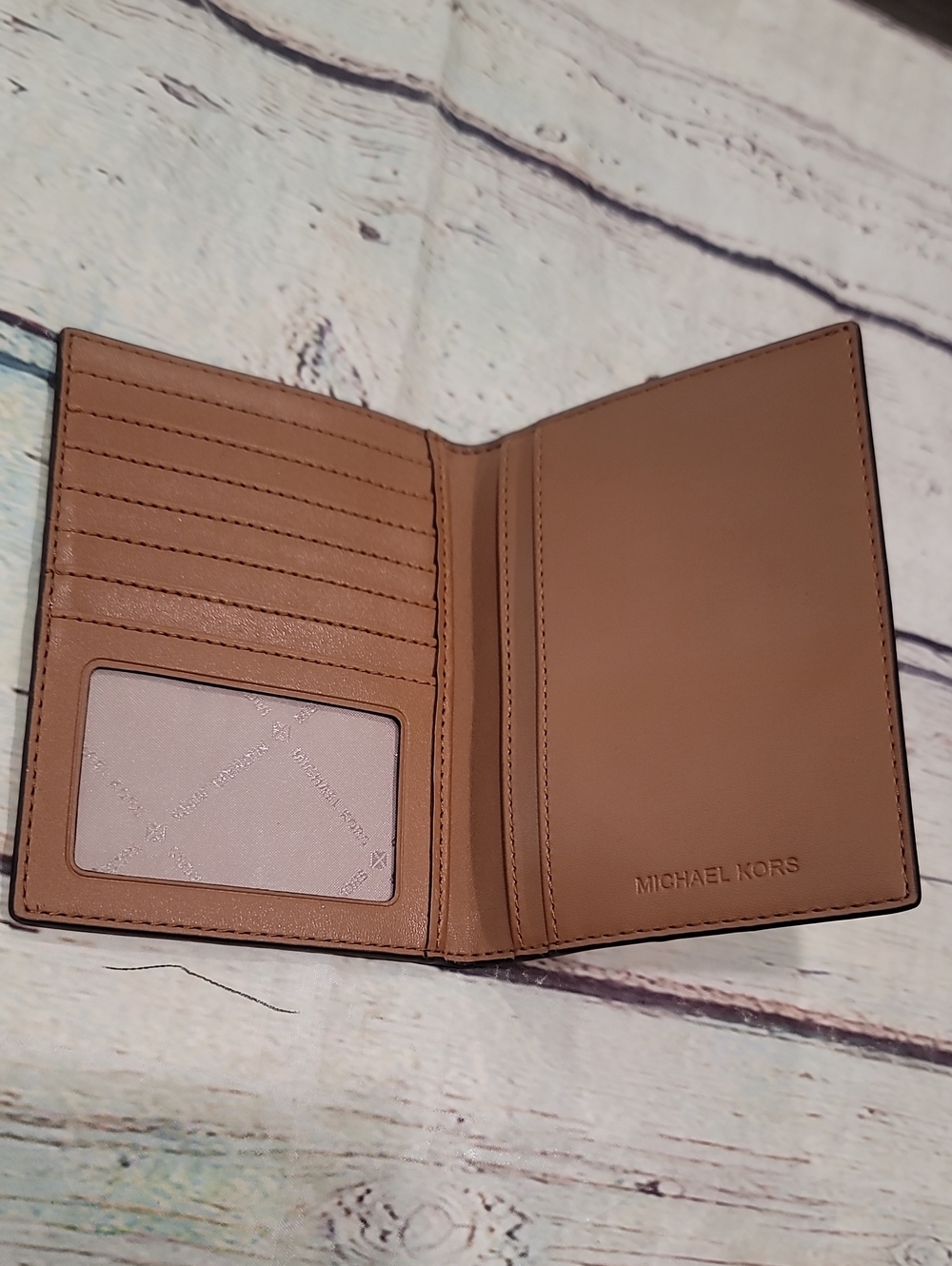 Nwot Michael Kors Passport Holder - Picture 3 of 4